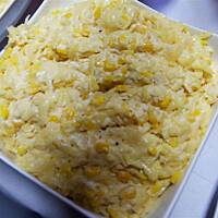 Sałatka ziemniaczana z czosnkiem i kukurydzą