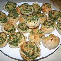 Szpinakowo-kurczakowe ślimaczki drożdżowe