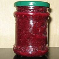 Surówka z czerwonych buraczków z octem do słoików na zimę