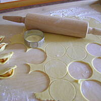 Cynamonki lub ciastka przez maszynkę