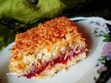 Fot. Mloda, Placek kokosowy z dżemem malinowym