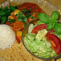 Filety z kurczaka z mlekiem kokosowym i pomidorami