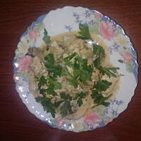 Pieczona pierś z drobiu z pieczarkami, w śmietanie