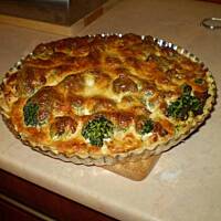 tarta z brokułami i kurczakiem na ostro