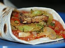 Fot. Halaa, Tortilla z warzywami i kurczakiem