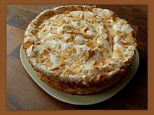 Fot. Daria P., Torcik bezowy z bitą śmietaną i galaretką