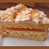 Torcik bezowy z bitą śmietaną i galaretką