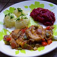 Medaliony drobiowe z winogronami i papryką