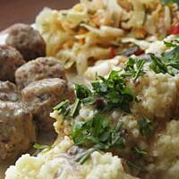 Klopsiki mięsno-grzybowe z sosem grzybowym.