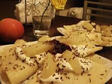 Fot. msewka, Naleśniki z gruszką i sosem waniliowym.