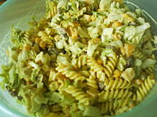 Fot. ezelka, Sałatka z pekinką i brzoskwiniami