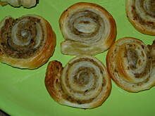 Fot. Satina, Ślimaczki z ciasta francuskiego z nadzieniem z pesto