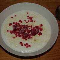 Zimowa kasza manna z malinami