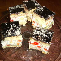 Ciasto z kremem śmietanowym z galaretką