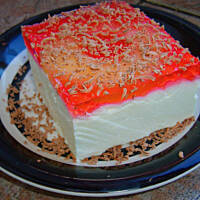 Pianka z bitej śmietany z ananasami