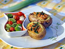 Fot. pchelka79, Pieczone ziemniaki z łososiem i duszonymi porami