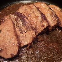 Pieczeń z majerankiem w winnym sosie!