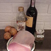 Pieczeń z majerankiem w winnym sosie!