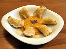 Fot. pchelka79, Migdałowe pierożki, skąpane w słonecznym sosie