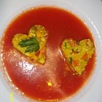 Drobiowo-ryżowe serduszka z warzywami i sosem..