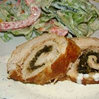 Rolada z indyka z kremowym szpinakiem z serem ricotta