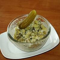 Sałatka z kiszonych ogórków