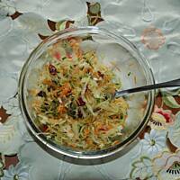 Surówka z kiszonej kapusty z żurawiną