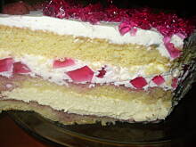 Fot. Mońcia, Tort malinowy z bitą śmietaną