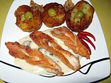 Fot. IwonaF, Faworki z kurczaka w sosie śliwkowo – serowym z rozmarynowymi ziemniakami