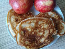 Fot. ezelka, Racuchy przepysznie jabłkiem i bananem urozmaicone