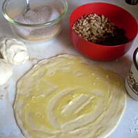 Rugelach czyli kruche rożki z nadzieniem orzechowym