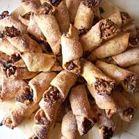 Rugelach czyli kruche rożki z nadzieniem orzechowym