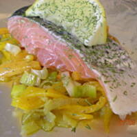 Losos zapiekany z warzywami