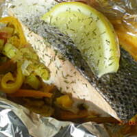 Losos zapiekany z warzywami