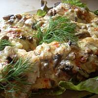 Leszcz zapiekany z grzybami i serem