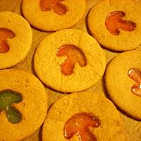 Kruche ciastka korzenne z witrażykami