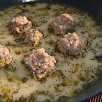 Zupa serowo-porowa z klopsikami