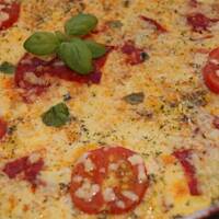 Frittata z szynką, papryką i pomidorkami