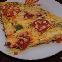 Frittata z szynką, papryką i pomidorkami