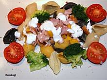 Fot. bernika, Sałatka z wędzonym kurczakiem