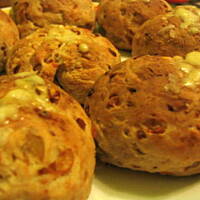 Bułeczki serowo-cebulowe