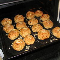 Bułeczki serowo-cebulowe