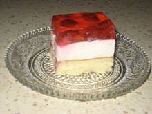 Fot. amel, Jogurtowe z truskawkami i galaretką