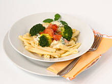 Fot. Wkn, Makaron z łososiem i brokułami