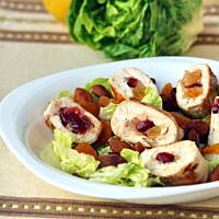 Sałatka z roladkami drobiowymi