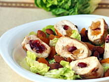 Fot. pchelka79, Sałatka z roladkami drobiowymi