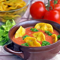 Zupa krem z pomidorów z pierożkami