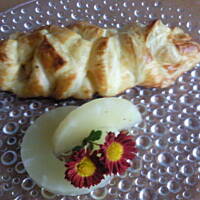 Filet z kurczaka zapiekany w cieście francuskim