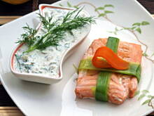 Fot. pchelka79, Łososiowy pakunek z sosem tatarskim