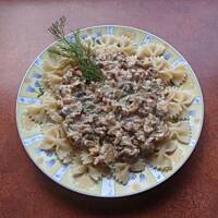 Farfalle z sosem śmietanowo-kurkowym